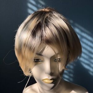 Stylish Blonde Bob Wig - Laurren 8-23R